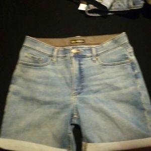 Lee tapered leg high rise relaxed fit woman's size 10 gene shorts